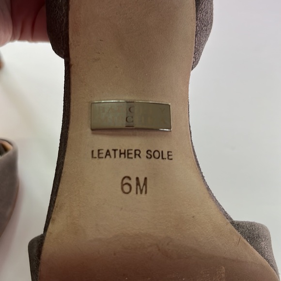 Badgley Mischka peep toe Pumps with jeweled buckle - Picture 4 of 9